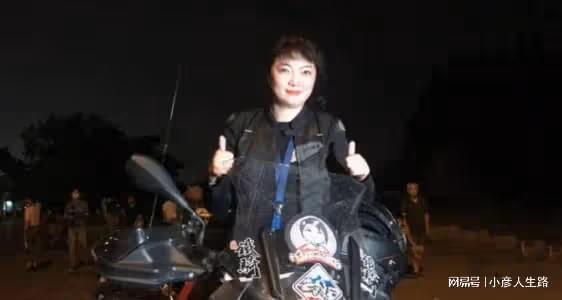 生下雙胞胎後，丈夫提出離婚，她用一己之力，將腦癱女兒送進名校