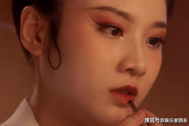 《我們這十年》唐俑的代入者為何是小艷？陳冉的幻想，藏著3個巧合