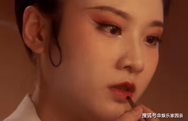 《我們這十年》唐俑的代入者為何是小艷?陳冉的幻想,藏著3個巧合