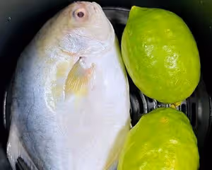 海鮮：烤金鯧魚