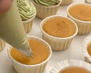 小美聖誕奶油杯子蛋糕（抹茶奶油紙杯蛋糕）