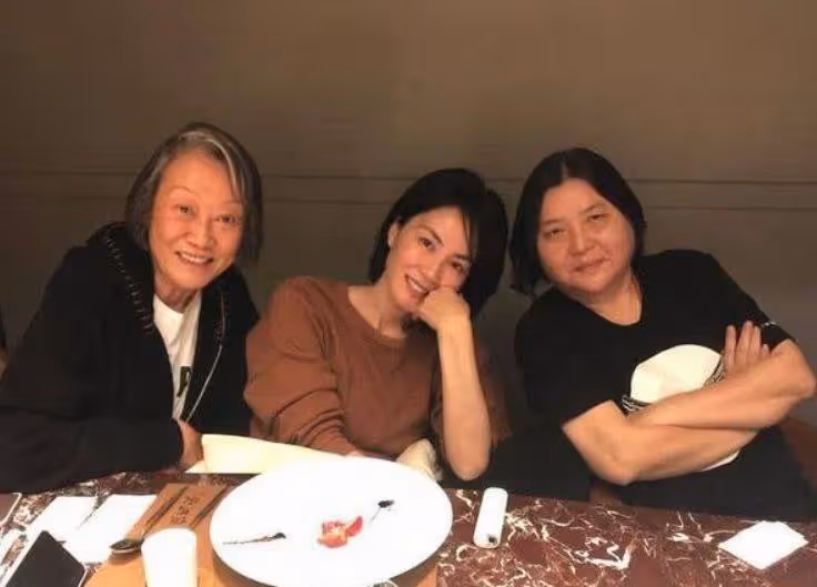 她捧紅王菲那英!冒險從黑道手中「救下林志玲」 卻幫人「養18年兒子」56歲至今未婚