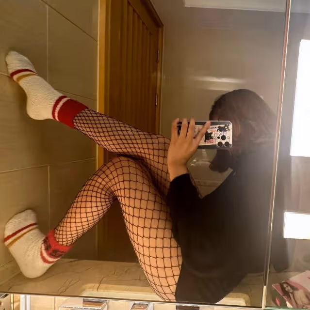 穿低胸裝露事業線　賈靜雯大女兒曬辣照引關注