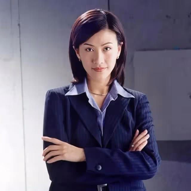 香港知名女星一家近照曝光!大11歲丈夫滿頭白髮,遭調侃成父女戀