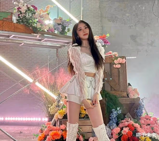 李彩演終於出道,solo成績卻不理想,顏值成最大問題