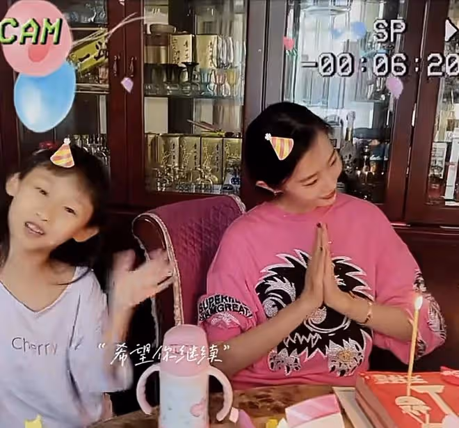鞏漢林演員兒媳豪宅慶生!依偎老公大秀恩愛,倆女兒長得太像爺爺