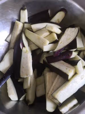 家庭版茄子燒豆角（少油，完美地解決了茄子吸油問題）