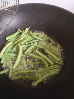 家庭版茄子燒豆角（少油，完美地解決了茄子吸油問題）