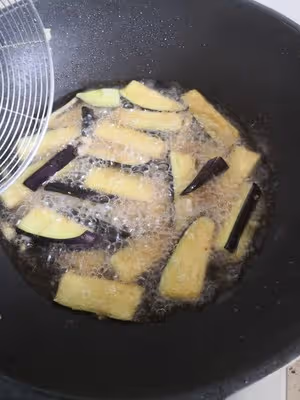 家庭版茄子燒豆角（少油，完美地解決了茄子吸油問題）