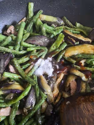 家庭版茄子燒豆角（少油，完美地解決了茄子吸油問題）