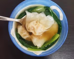 超有料的小餛飩餡（豬肉蝦仁木耳玉米粒）