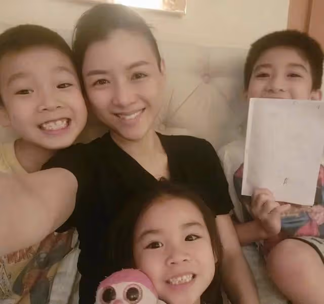好拼!TVB視帝妻子復出拍戲每天睡一兩個小時,期間不忘陪伴子女