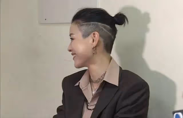好拼!TVB視帝妻子復出拍戲每天睡一兩個小時,期間不忘陪伴子女