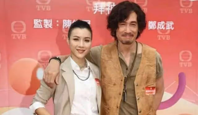 好拼！TVB視帝妻子復出拍戲每天睡一兩個小時，期間不忘陪伴子女
