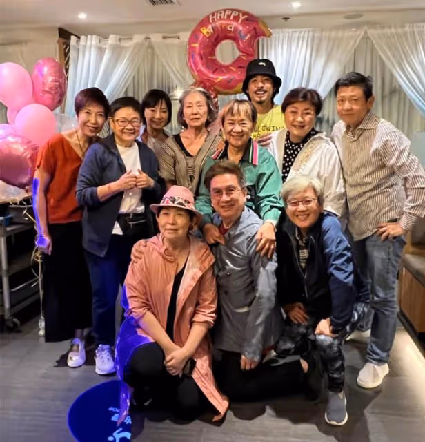 一眾藝人開派對,林子祥前妻罕露面氣質好,59歲港姐冠軍變化大