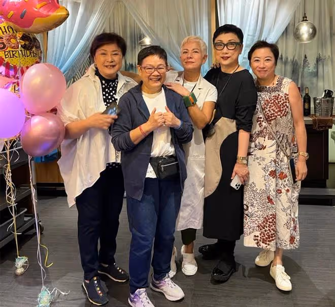 一眾藝人開派對,林子祥前妻罕露面氣質好,59歲港姐冠軍變化大