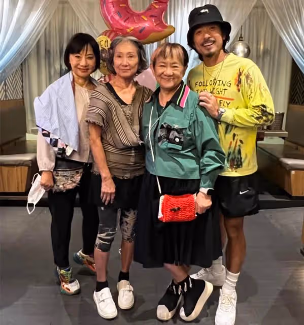 一眾藝人開派對,林子祥前妻罕露面氣質好,59歲港姐冠軍變化大