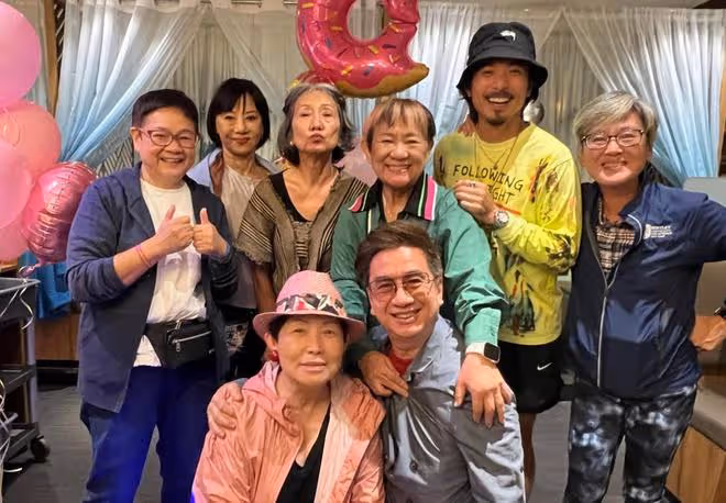 一眾藝人開派對,林子祥前妻罕露面氣質好,59歲港姐冠軍變化大