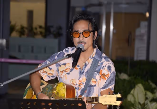 一眾藝人開派對,林子祥前妻罕露面氣質好,59歲港姐冠軍變化大