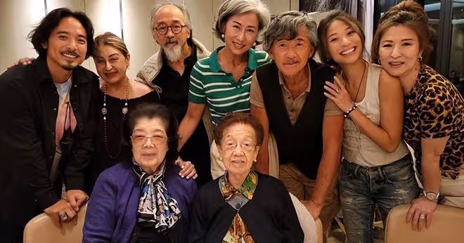 一眾藝人開派對,林子祥前妻罕露面氣質好,59歲港姐冠軍變化大