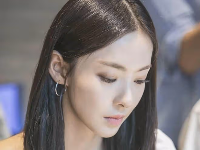 美腿女王李多喜,顏值溫婉氣質卻霸氣不凡,出道18年如今終走紅