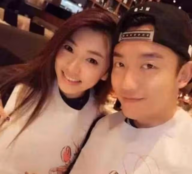 鄭愷前女友官宣新戀情！戴鑽戒曬海邊求婚照，男方顏值不輸明星