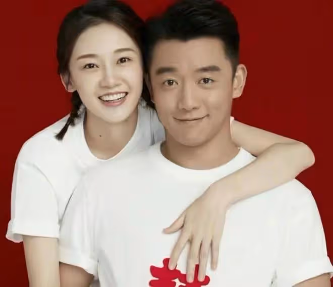 鄭愷前女友官宣新戀情！戴鑽戒曬海邊求婚照，男方顏值不輸明星