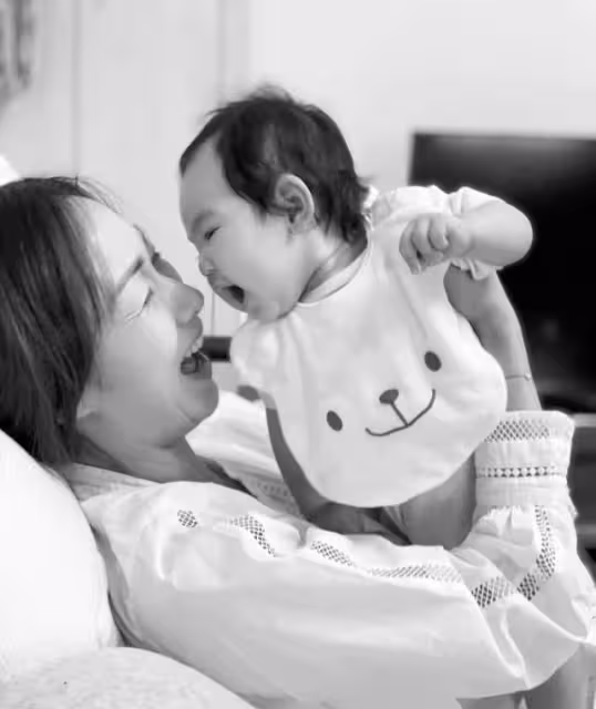 51歲「懷玉公主」疑隱婚生子!與萌娃眉眼神似,曾慘遭孫耀威拋棄