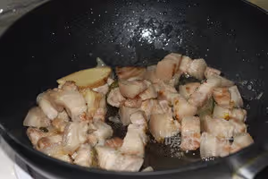 紅燒肉燉土豆乾