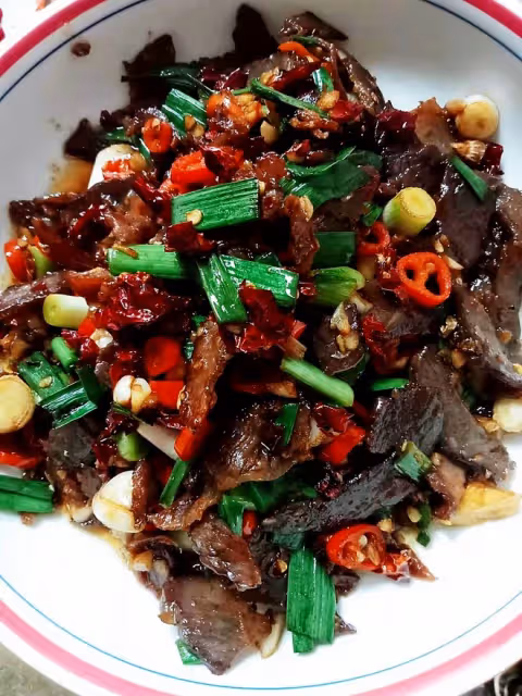 最好吃的下酒菜大蒜葉炒臘牛肉