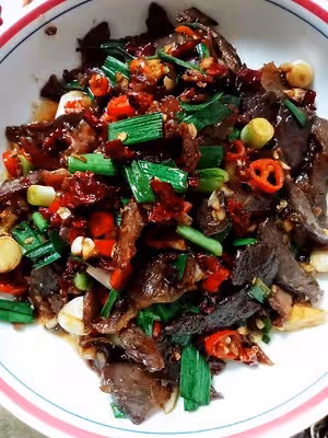 最好吃的下酒菜大蒜葉炒臘牛肉
