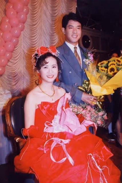 玉女歌手李碧華近照罕曝光，蒼老成普通人，退出歌壇住上億豪宅「卻節儉開10多年老車」：盼她再度復出！