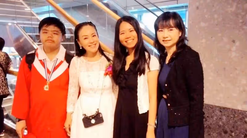 玉女歌手李碧華近照罕曝光，蒼老成普通人，退出歌壇住上億豪宅「卻節儉開10多年老車」：盼她再度復出！