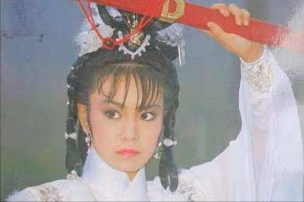 丈夫走後10年,資深女星獨居電視整天開著不會上網用手機,連抽油煙機也不知感慨:老來很吃力