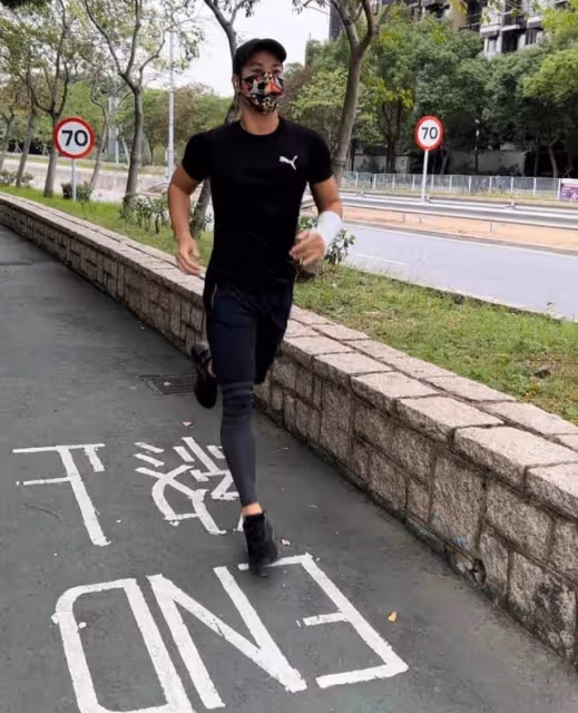 好慘!香港男星遇襲重創後自認陰影大,每晚得靠大劑量安眠藥入睡