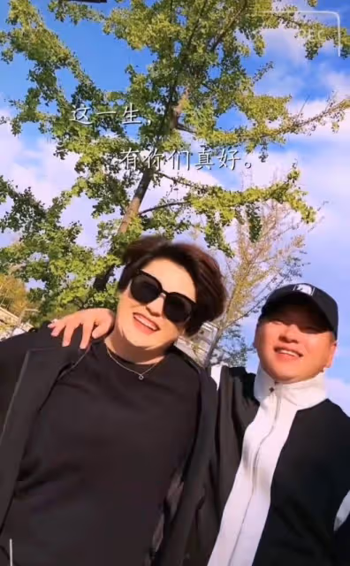 周冰倩開百萬豪車出行！湖南台昔日一哥罕露面，身材發福認不出