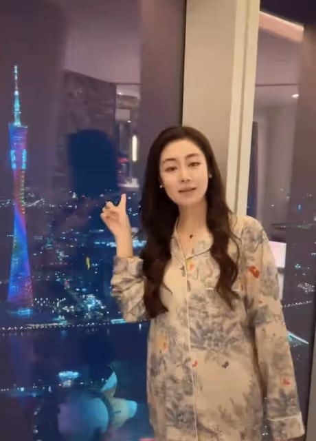 曝鄉愛王小蒙買新豪宅,斥資1.3億住廣州塔旁,前夫入獄獨養倆娃
