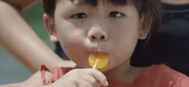 張晉一家游西湖,蔡少芬純素顏出鏡消瘦憔悴,三個孩子同框太有愛