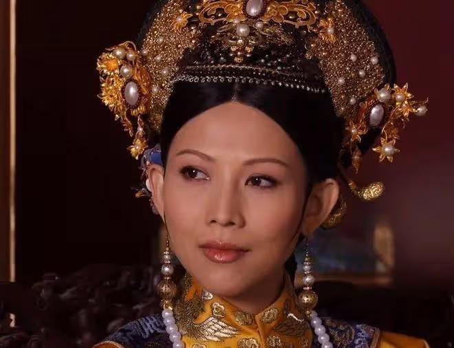 張晉一家游西湖,蔡少芬純素顏出鏡消瘦憔悴,三個孩子同框太有愛