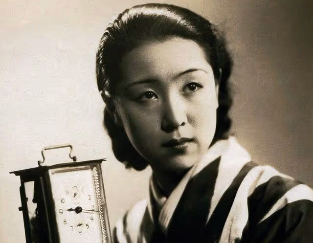 日本文藝片女王:她是島國的銀幕「性啟蒙」,一生拍攝250部電影