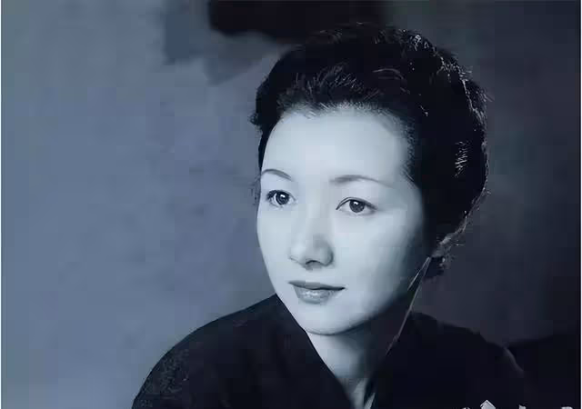 日本文藝片女王:她是島國的銀幕「性啟蒙」,一生拍攝250部電影