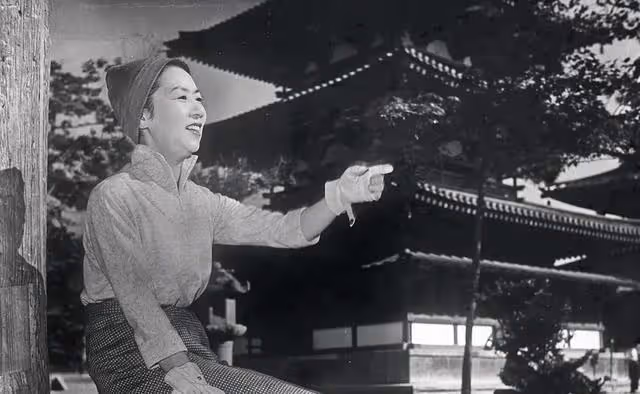 日本文藝片女王:她是島國的銀幕「性啟蒙」,一生拍攝250部電影