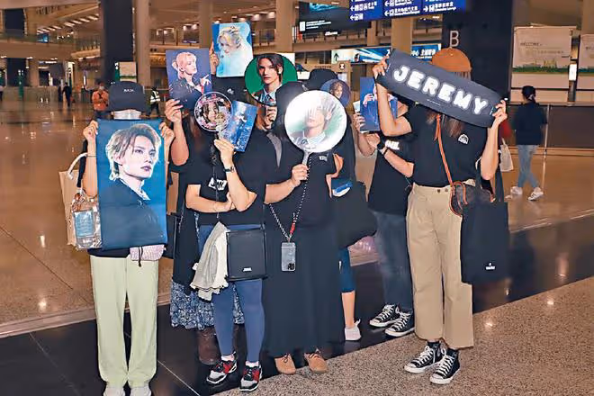 自己爆返港消息,AL Jeremy逾300粉絲接機惹機場大混亂
