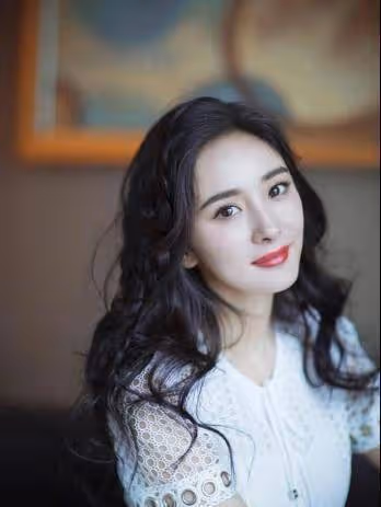 楊冪最牛的一位粉絲,本來是追楊冪的,結果卻把自己追成了一線明星!
