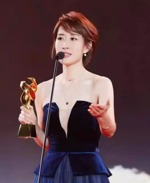 金星等了半年才採訪到她,出道20年無經紀人,是王凱胡歌最敬佩的人