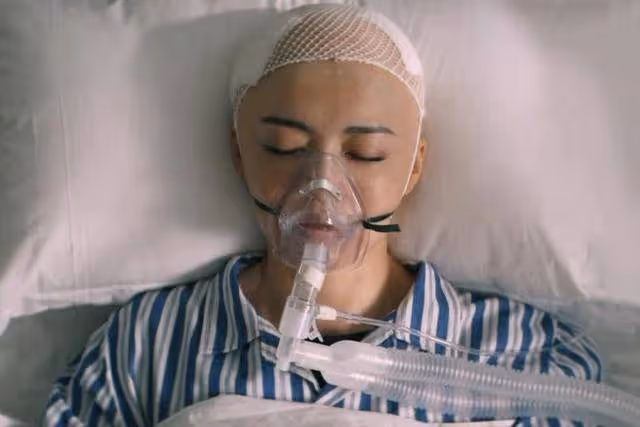 好傢夥！《搖滾狂花》收官，這是我今年看過最離譜的大結局