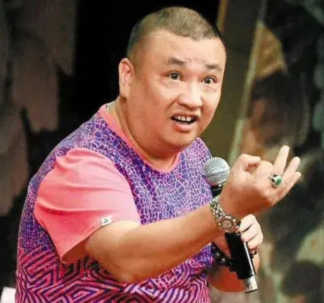 51歲演員陳堅雄突傳死訊!因心梗猝死在車內,女兒下個月5歲生日