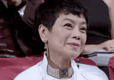 67歲「勾引」22歲鮮肉，這女人真生猛