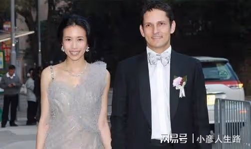 莫文蔚曬出和老公自駕游視頻,做3個孩子的後媽,11年仍恩愛幸福