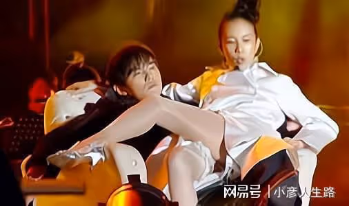 莫文蔚曬出和老公自駕游視頻,做3個孩子的後媽,11年仍恩愛幸福